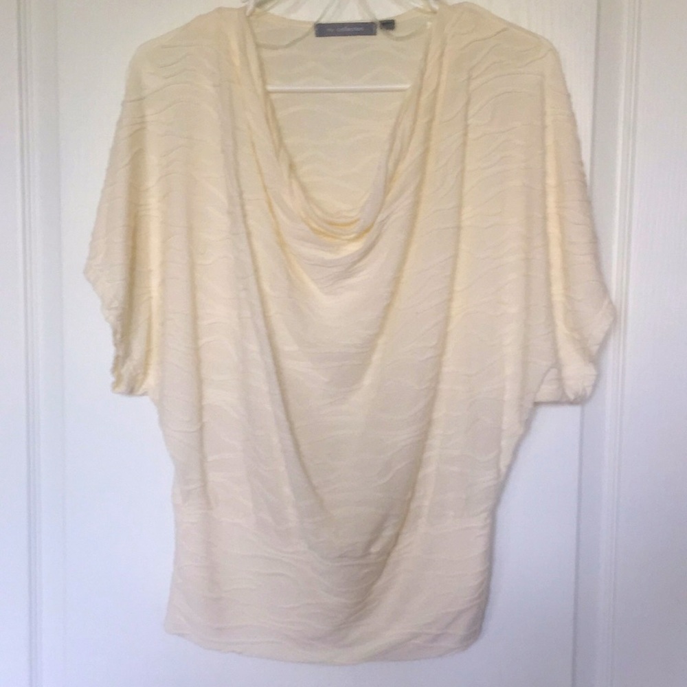 3 for $10 Cream short sleeve wave pattern top